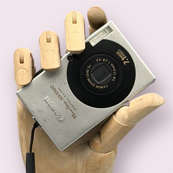 Canon PowerShot SD1000 Digital Camera | 7.1MP | Silver - Picture 1 of 5